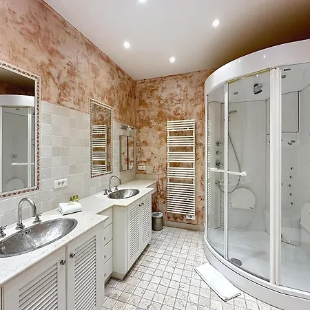 3-bedroom On La Croisette With Garden